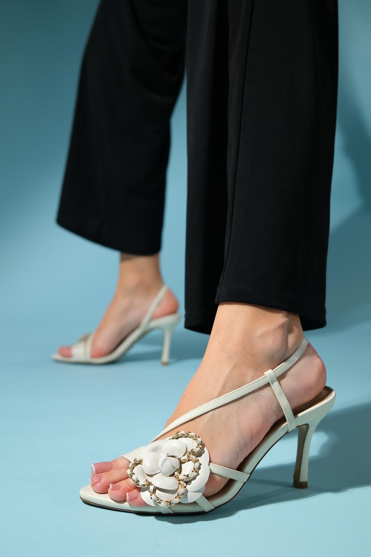 Publi - Beige Stiletto Heeled Shoe – side view showing leather, Vowalisse