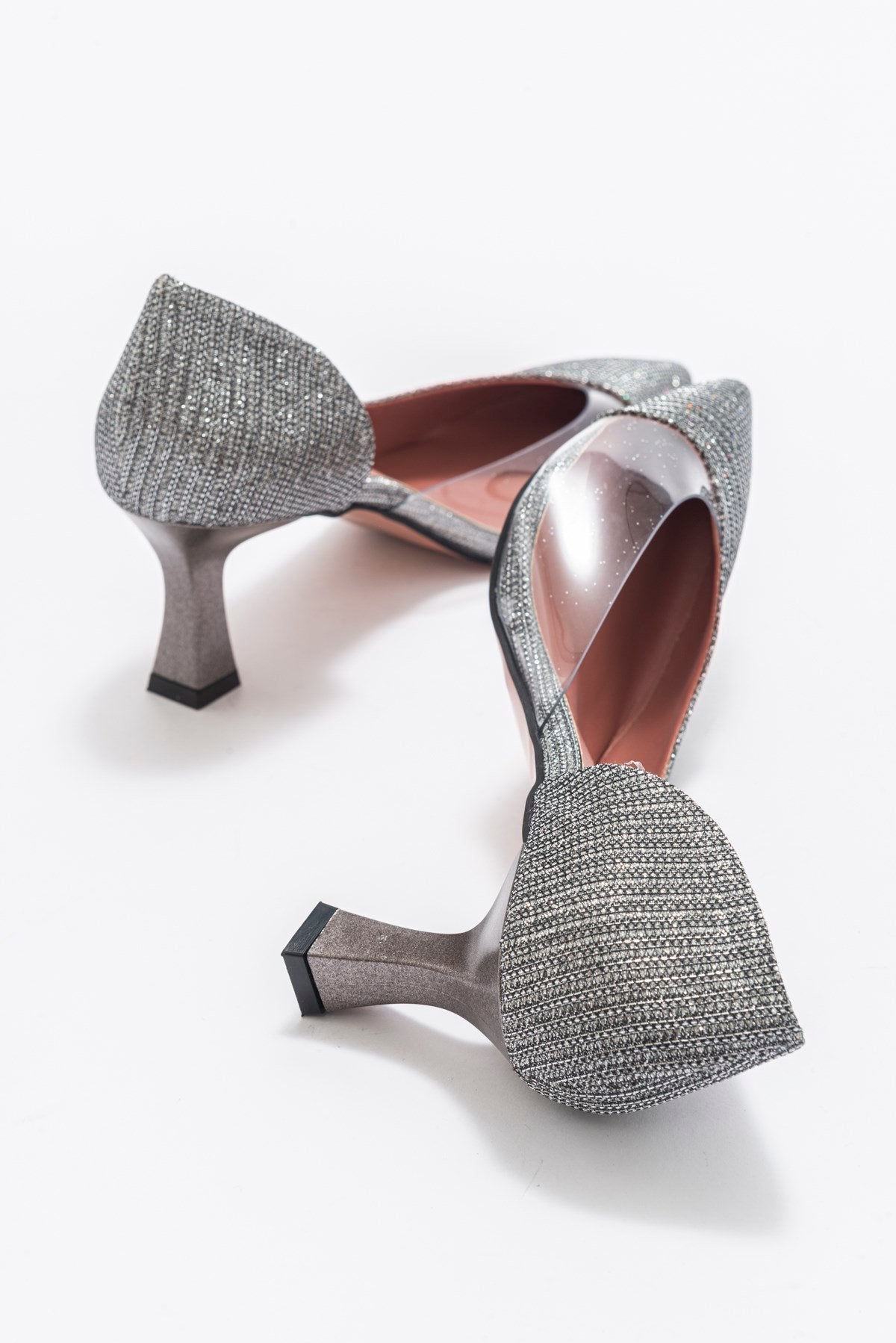 Vera Platinum Glitter Pointed Toe Pump – heel view showing leather, glitter, Vowalisse